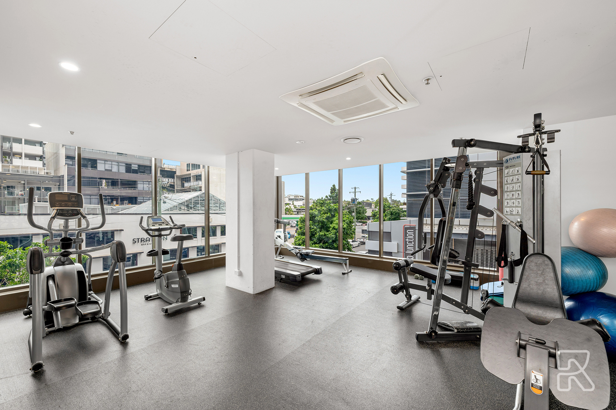 902/10 Stratton Street, Newstead - Thumbnail 2