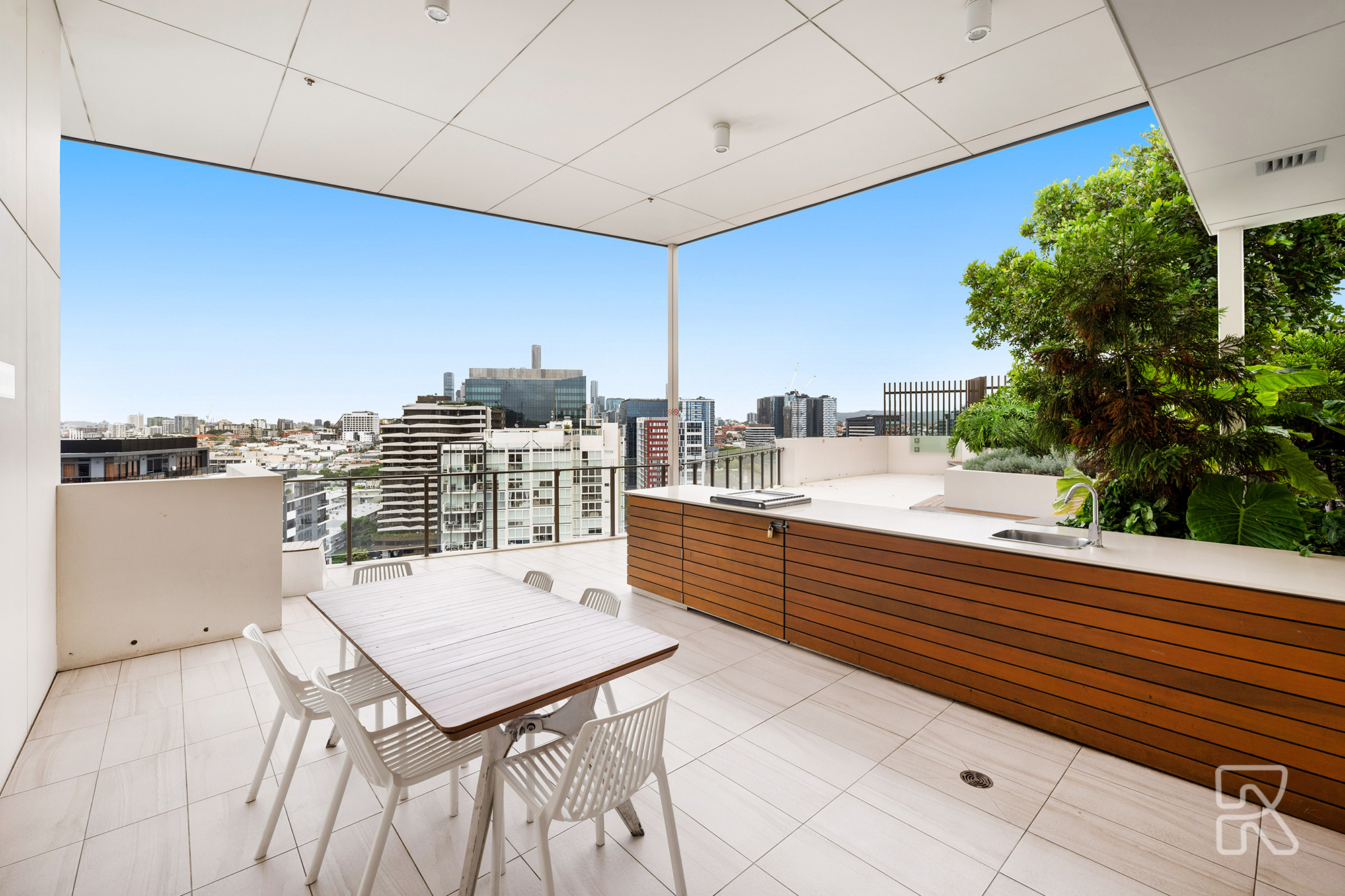 902/10 Stratton Street, Newstead - Thumbnail 3